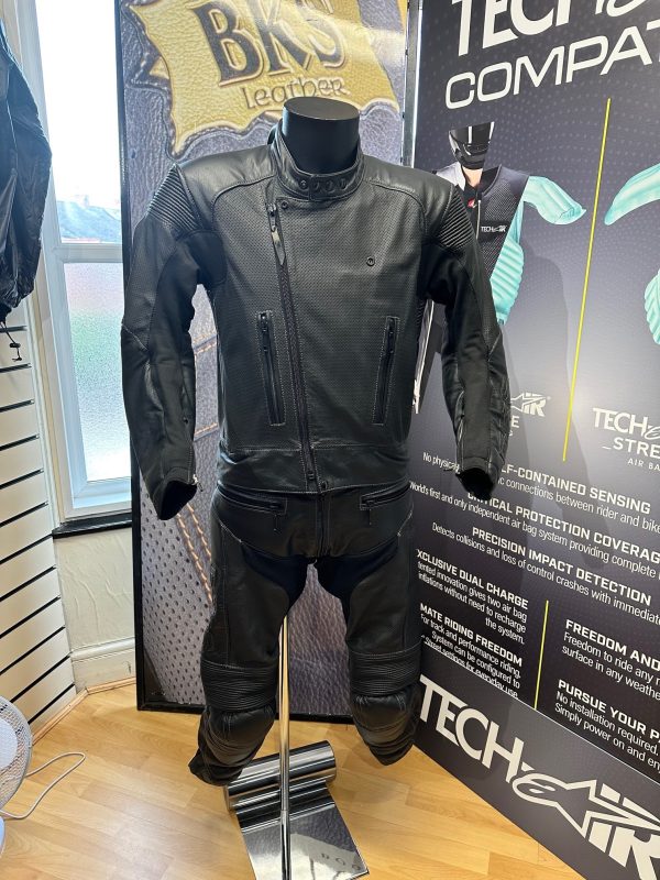 2-Piece black leather suit - Ex-Display - Image 5